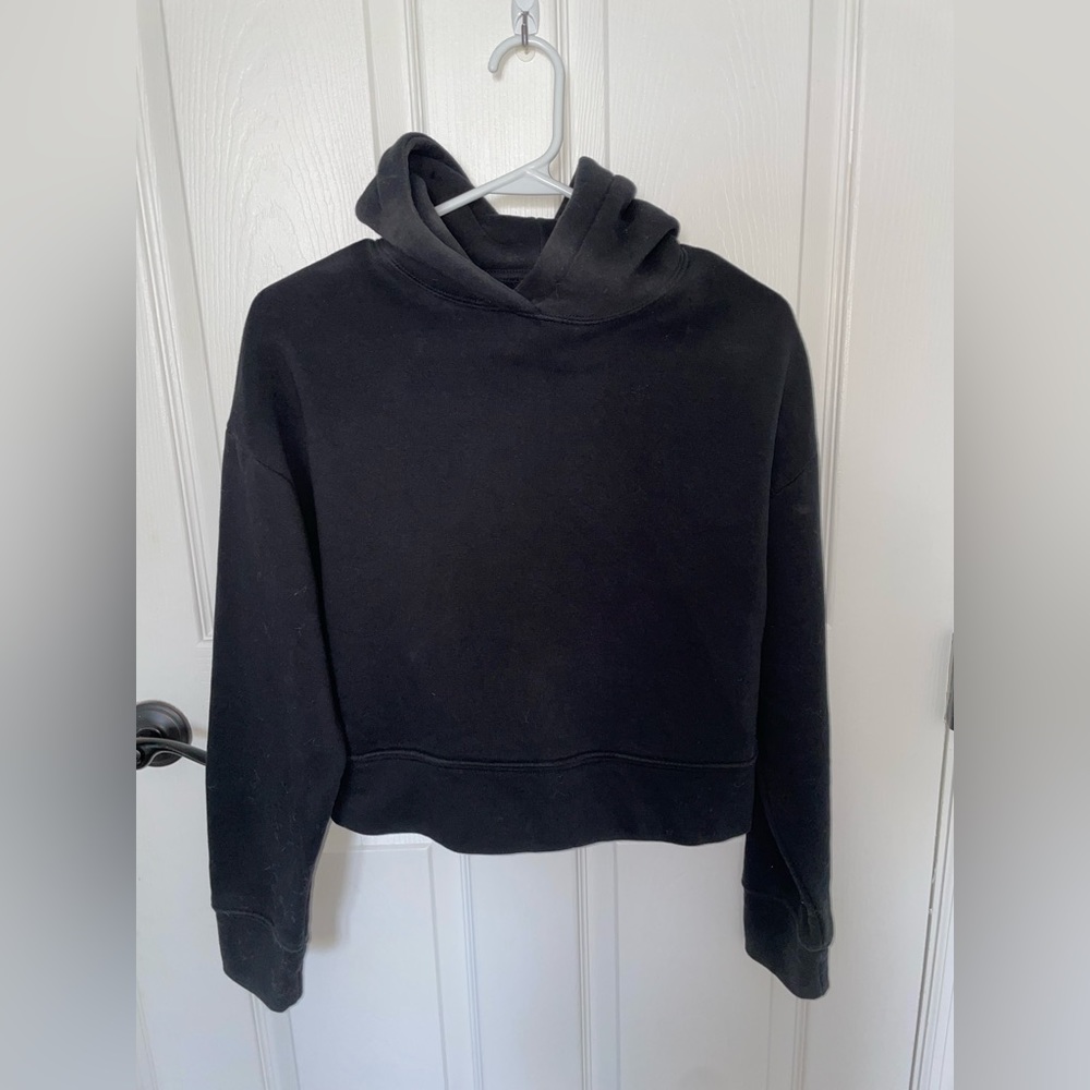 Semi cropped plain black hoodie - s